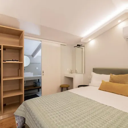 Cosy & Elegant Loft In The Center ザキントス