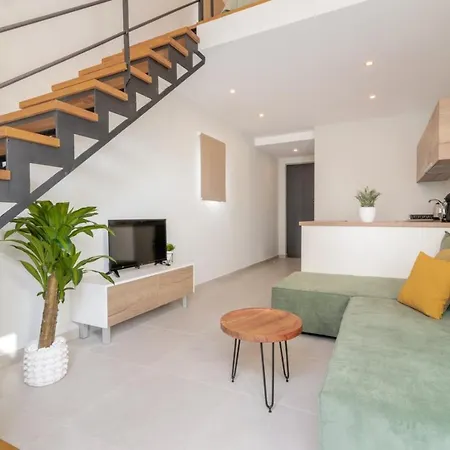 Cosy & Elegant Loft In The Center זקינטוס טאון