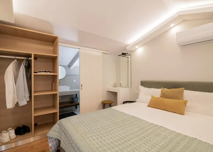 Cosy & Elegant Loft In The Center 扎金索斯镇