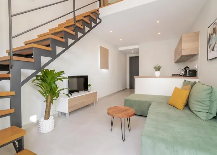 Cosy & Elegant Loft In The Center 扎金索斯镇